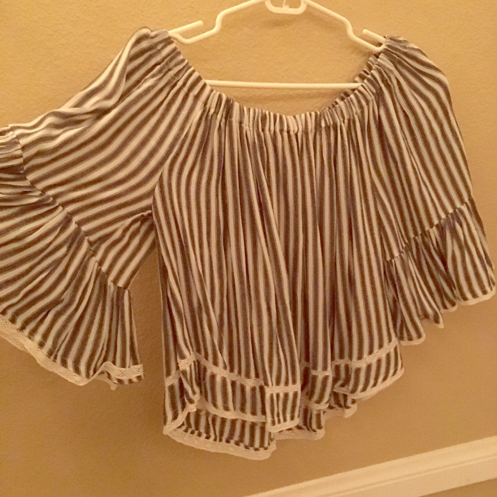 Adorable flowy cold shoulder shirt